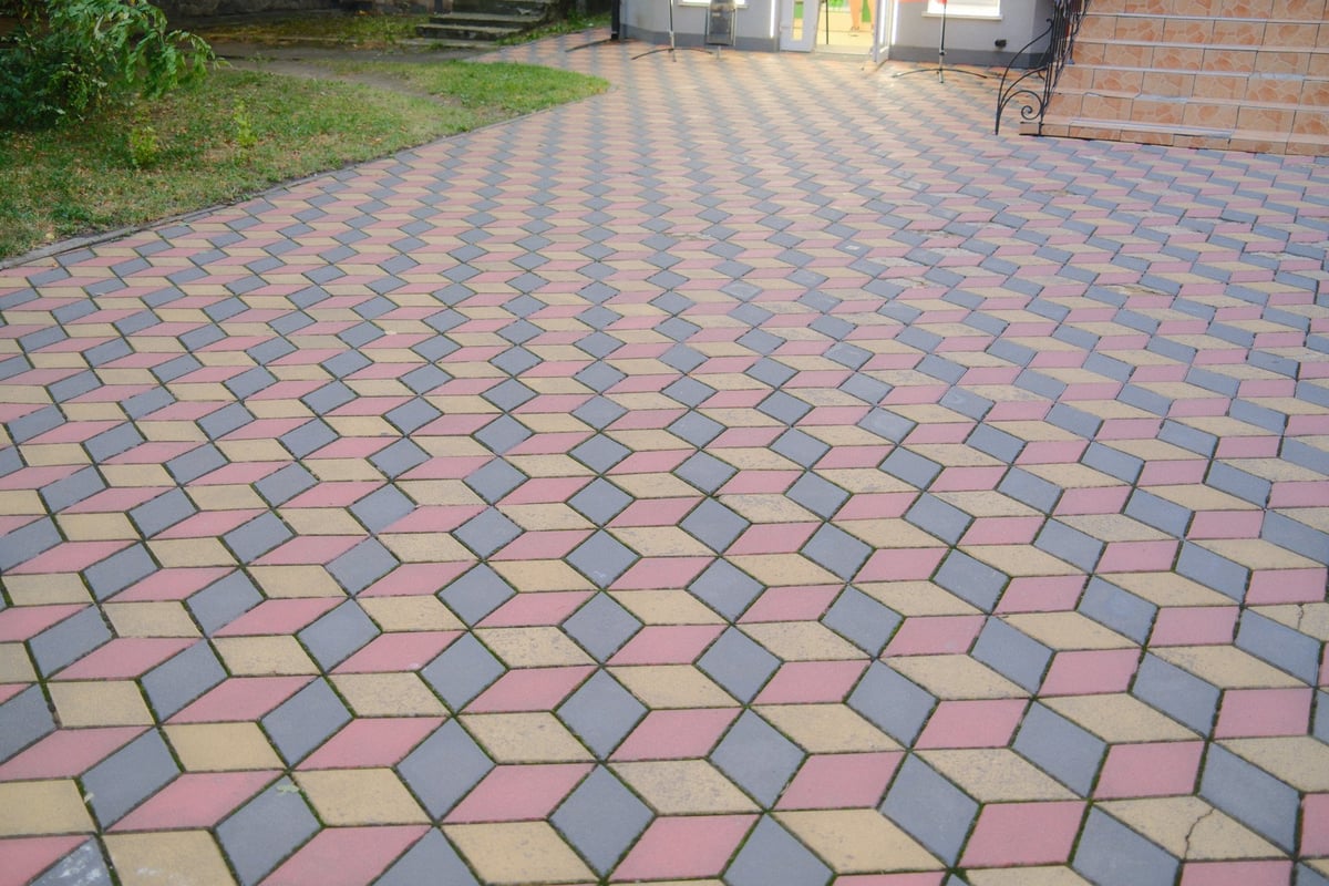 Beautiful interlock stone driveway and walkway